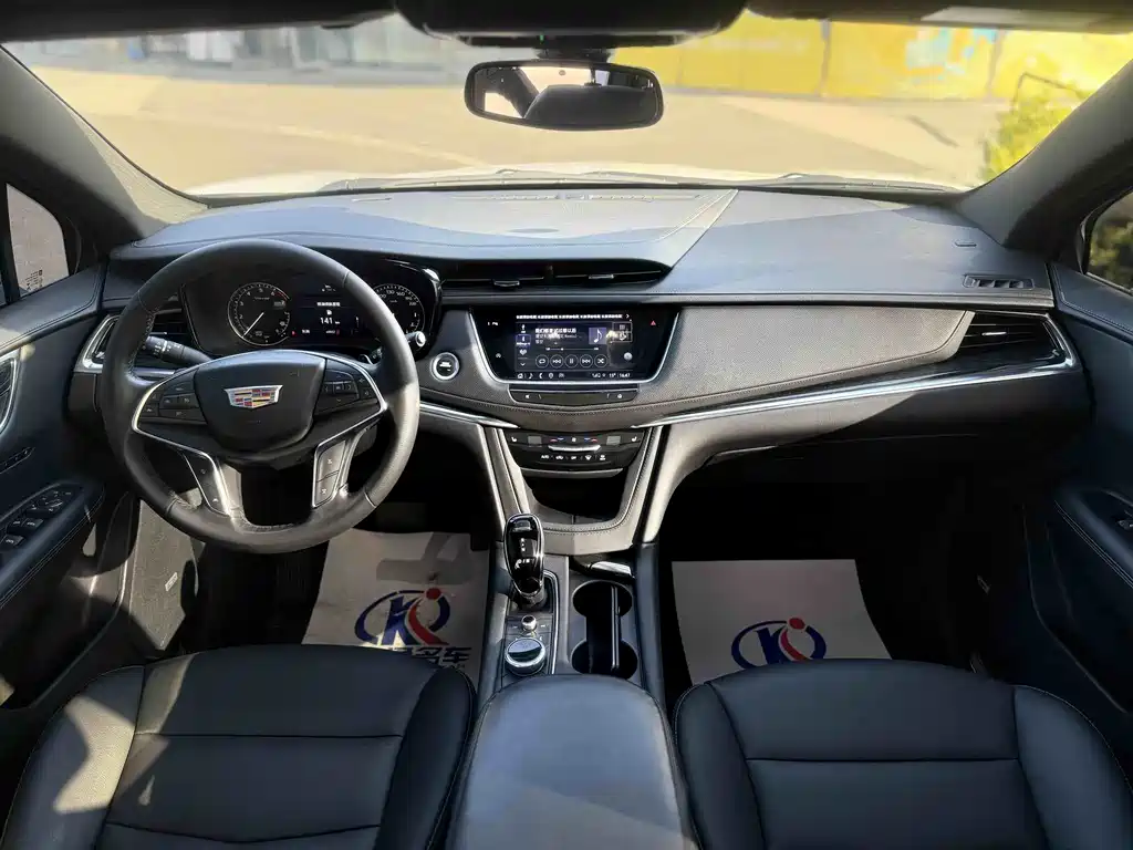 Cadillac XT5 — фото 10