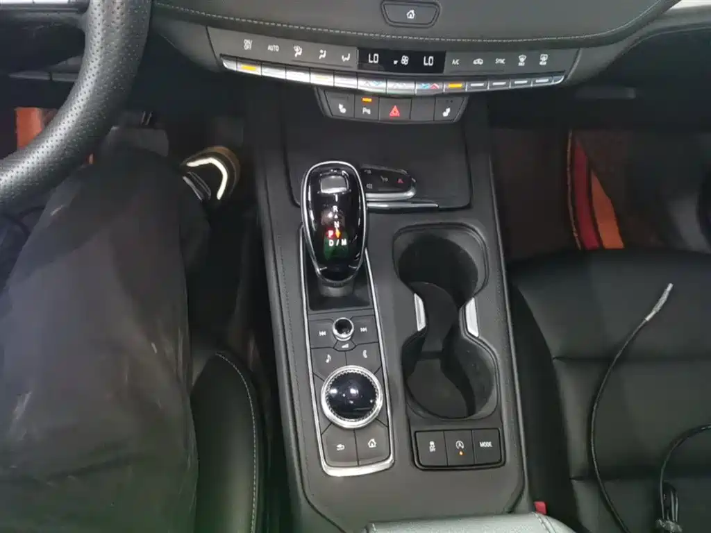 Cadillac XT4 — фото 14