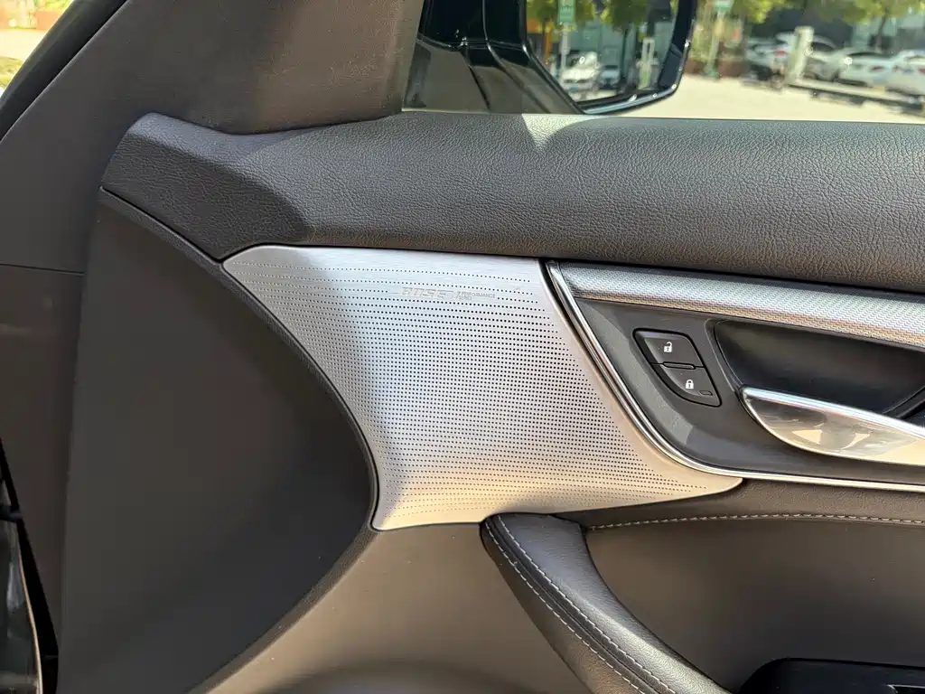 Cadillac CT5 — фото 13