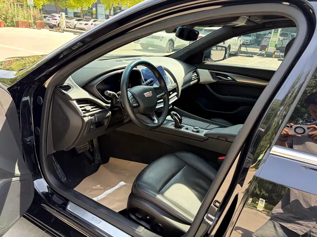 Cadillac CT5 — фото 7
