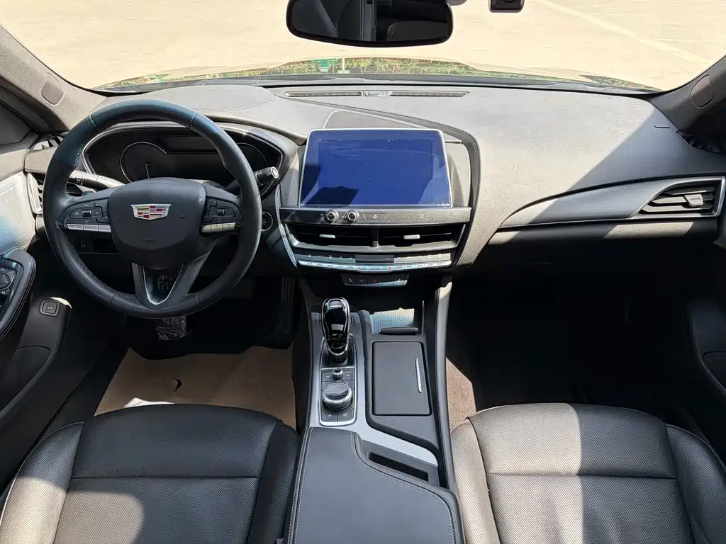 Cadillac CT5 — фото 9