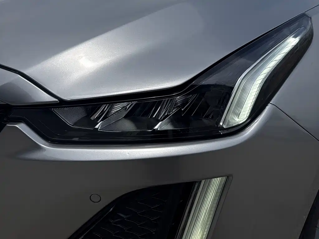 Cadillac CT5 — фото 5