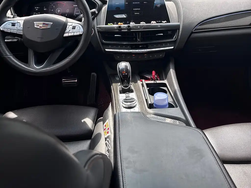 Cadillac CT5 — фото 10