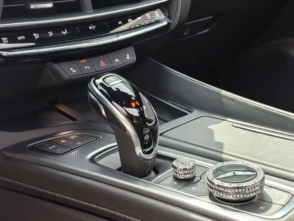Cadillac CT5 — фото 13