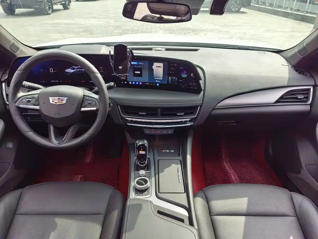 Cadillac CT5 — фото 17
