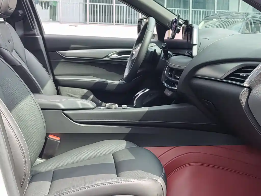 Cadillac CT5 — фото 20