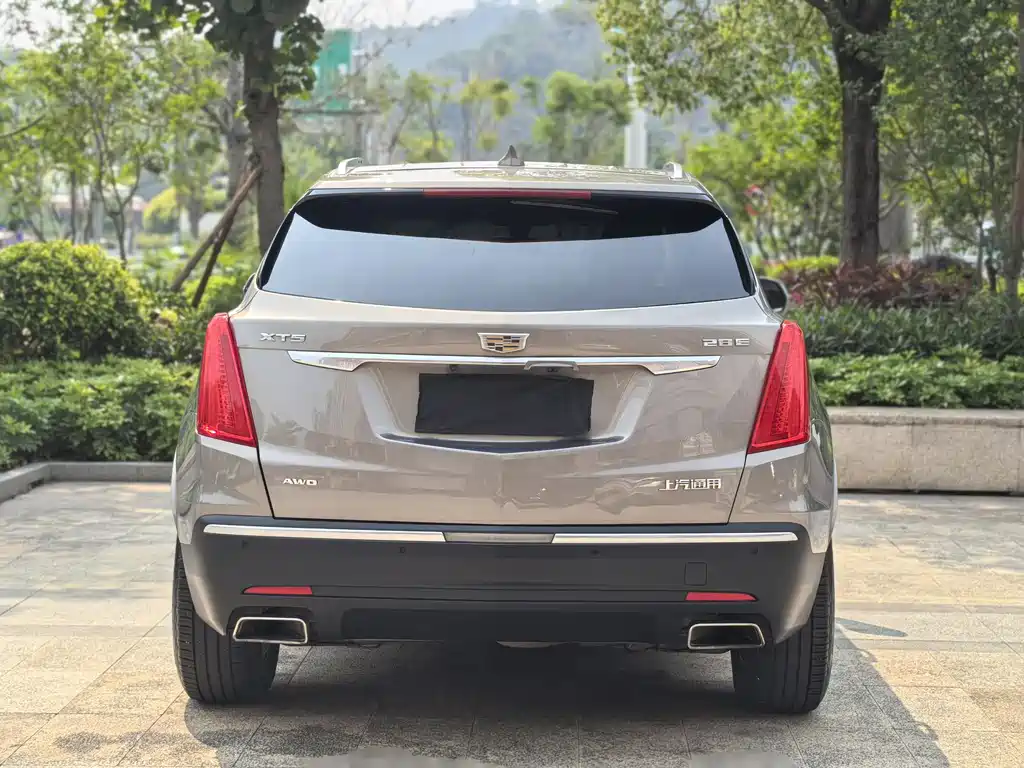 Cadillac XT5 — фото 11