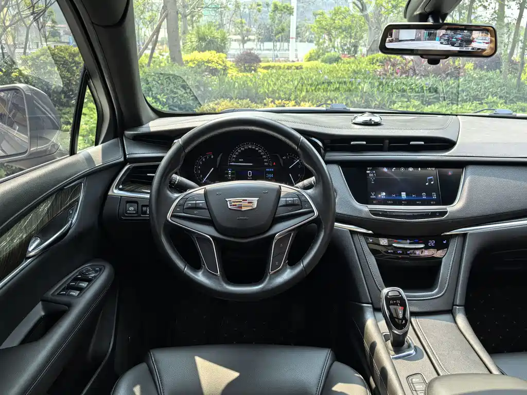 Cadillac XT5 — фото 7