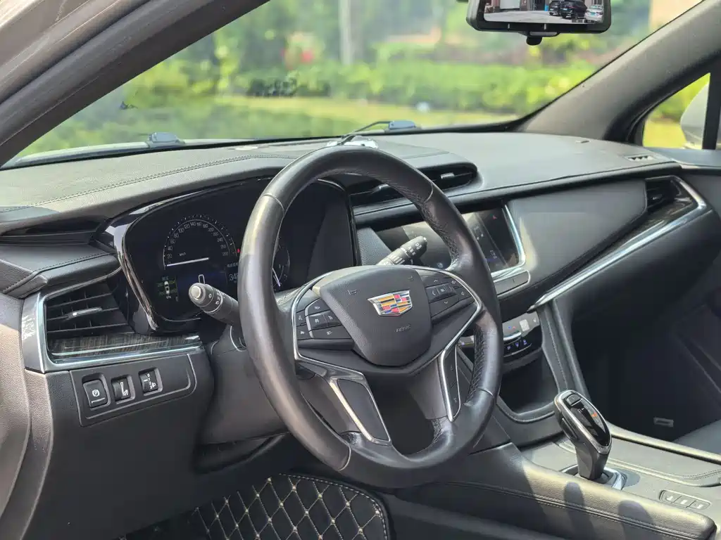 Cadillac XT5 — фото 8