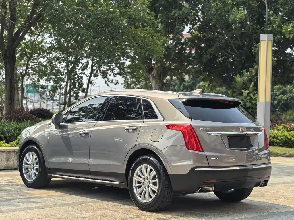 Cadillac XT5 — фото 10