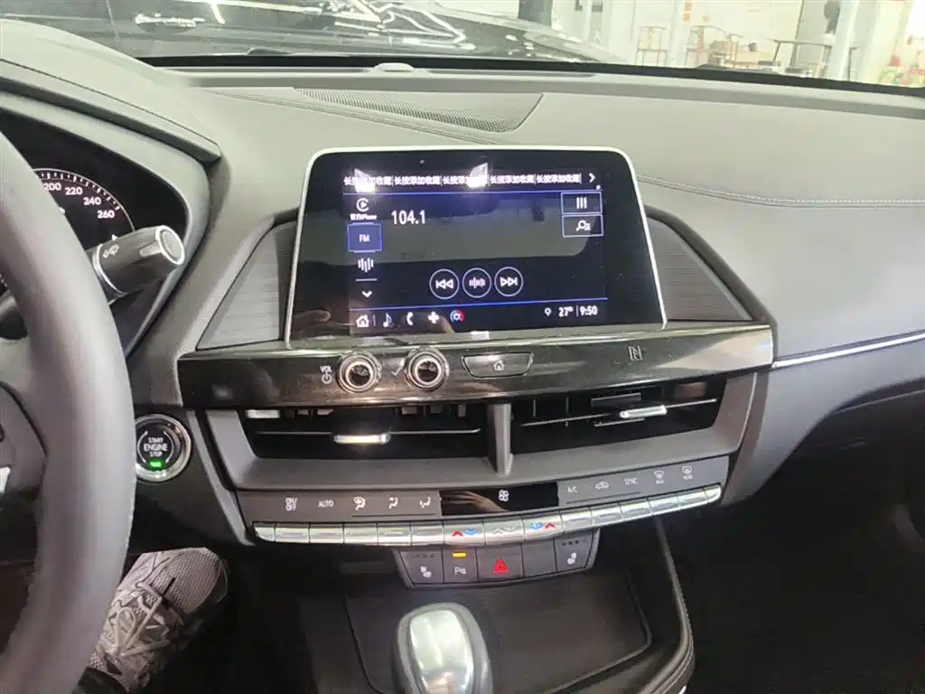 Cadillac CT4 — фото 13
