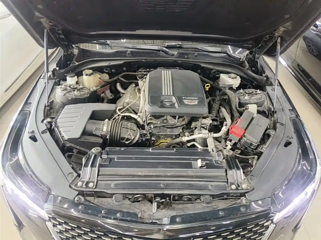 Cadillac CT4 — фото 20