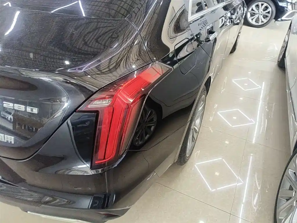 Cadillac CT4 — фото 8