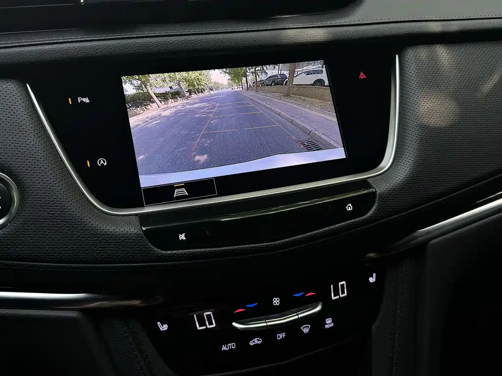 Cadillac XT5 — фото 15