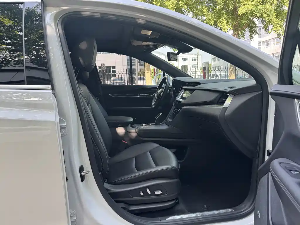 Cadillac XT5 — фото 16