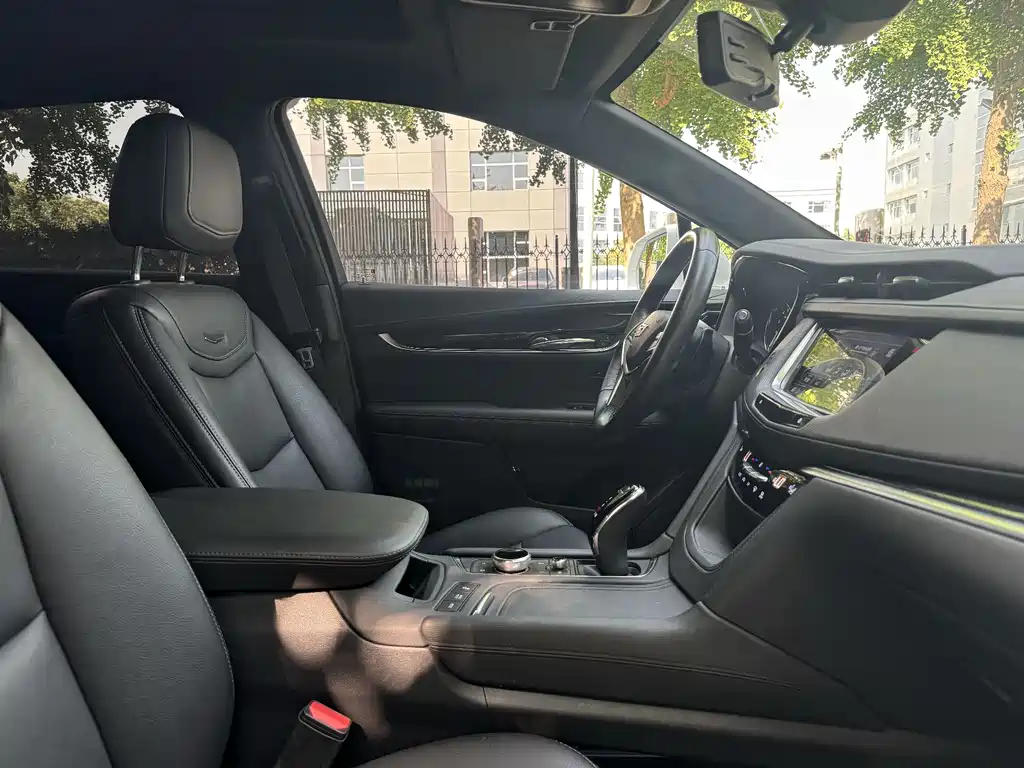 Cadillac XT5 — фото 17