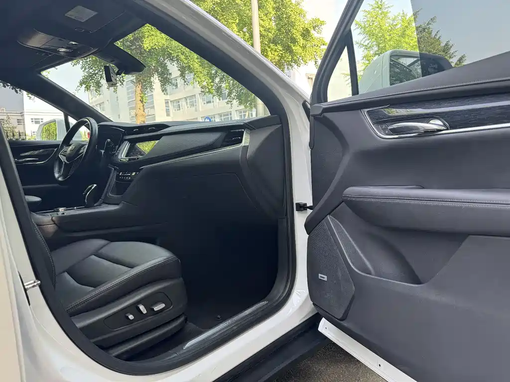 Cadillac XT5 — фото 18