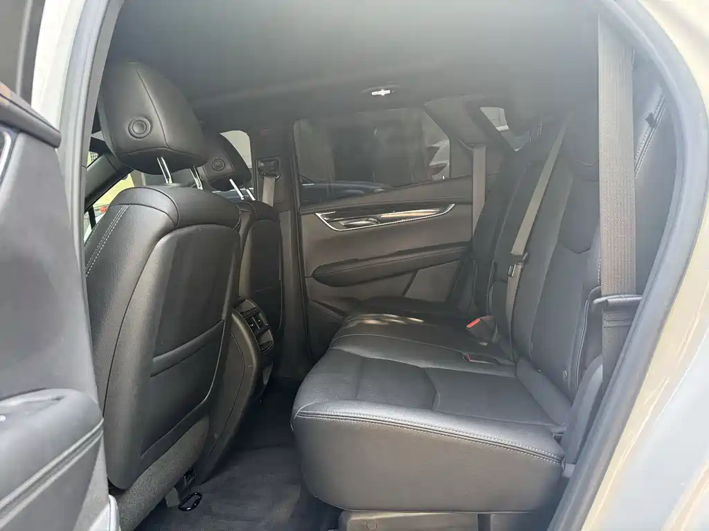 Cadillac XT5 — фото 19