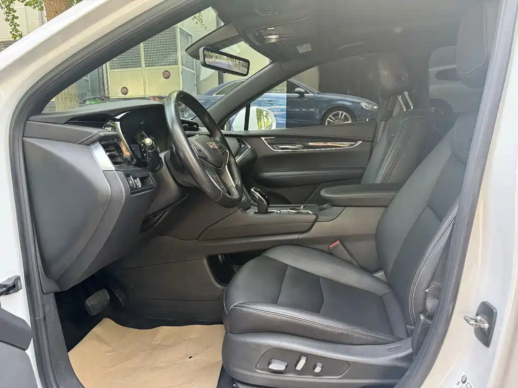 Cadillac XT5 — фото 20