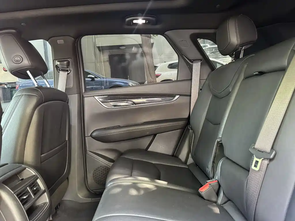 Cadillac XT5 — фото 21