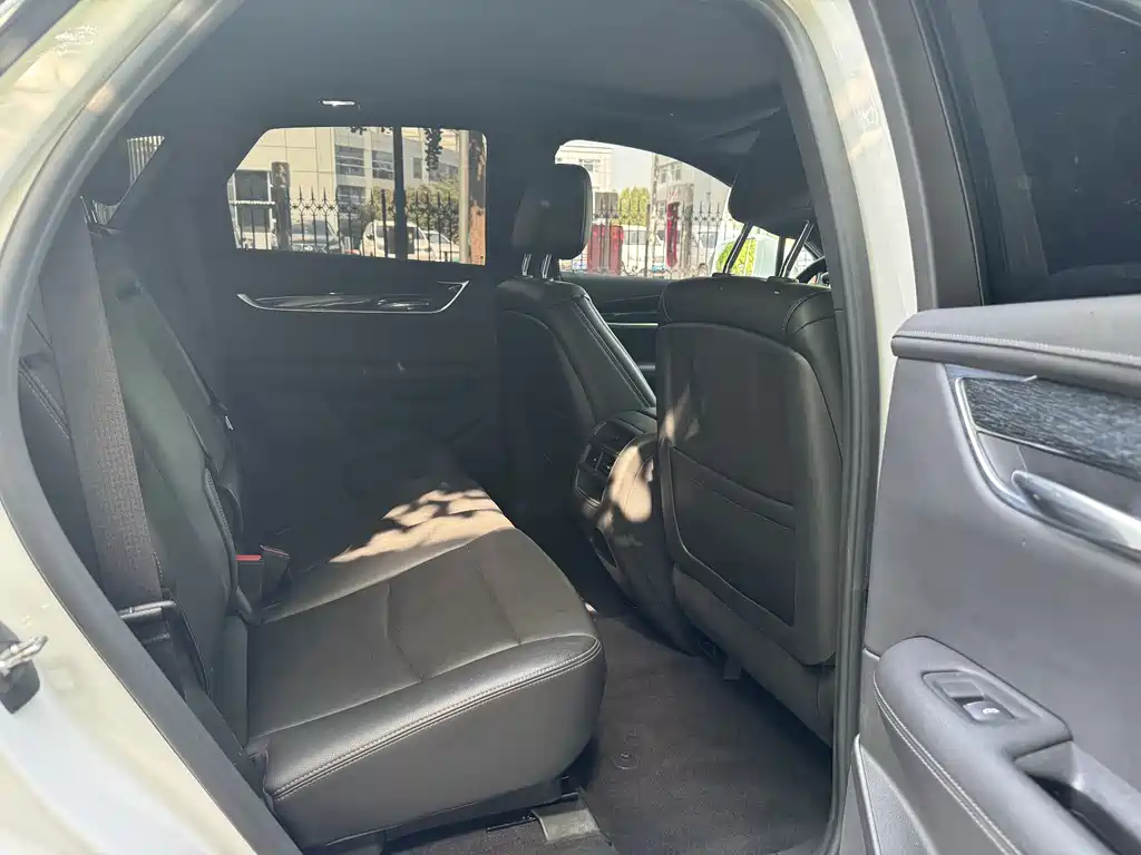 Cadillac XT5 — фото 22