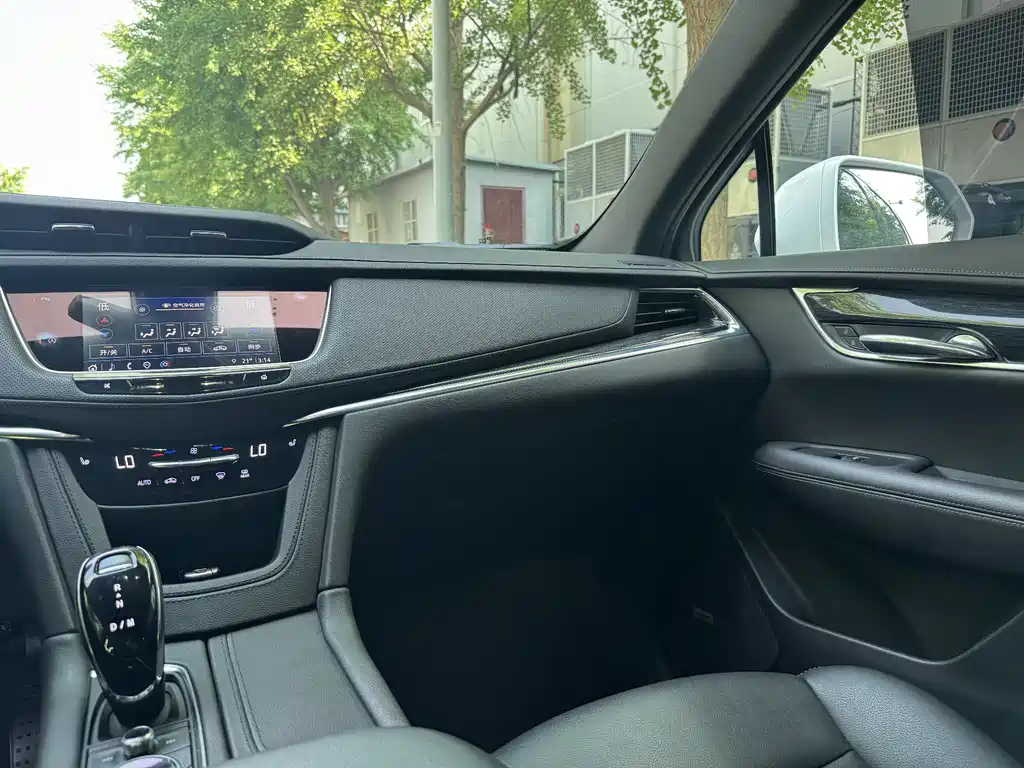 Cadillac XT5 — фото 23