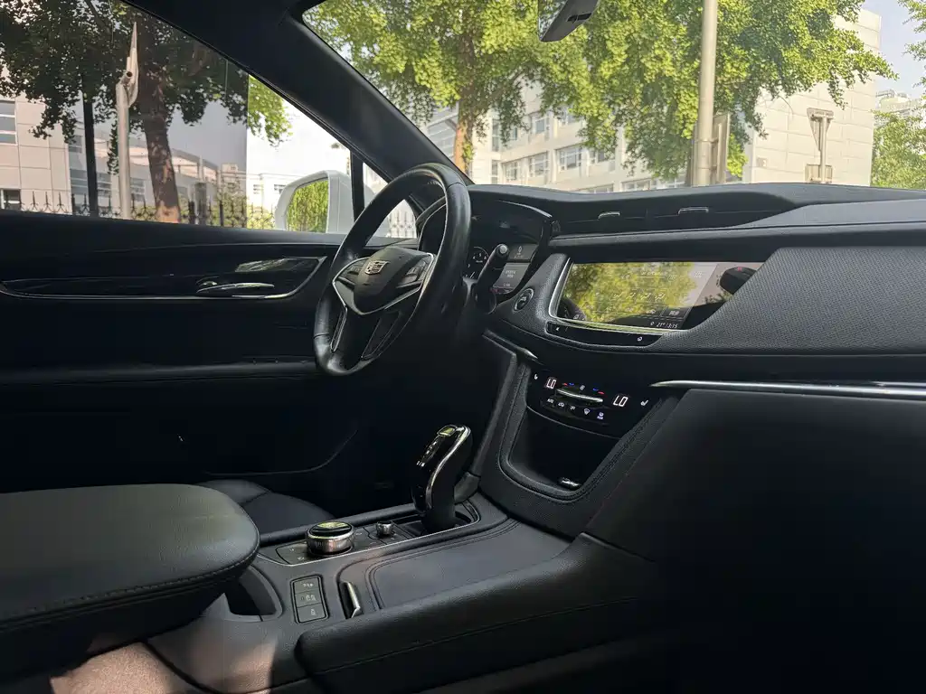 Cadillac XT5 — фото 24
