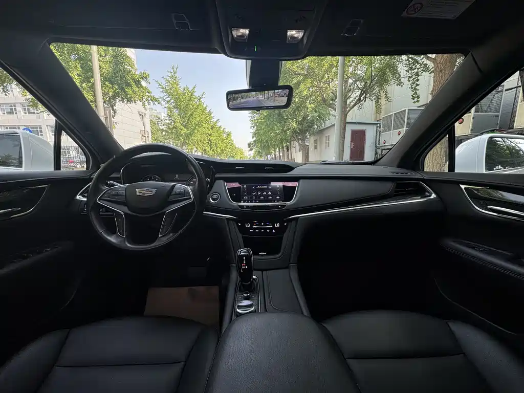 Cadillac XT5 — фото 25