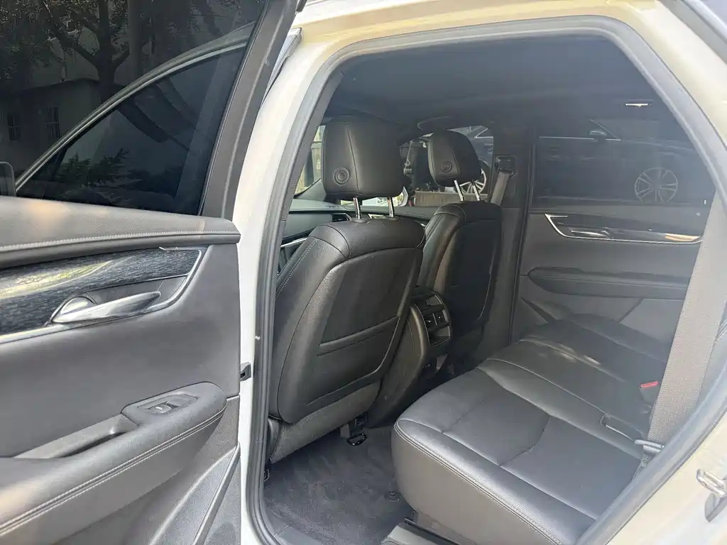 Cadillac XT5 — фото 26