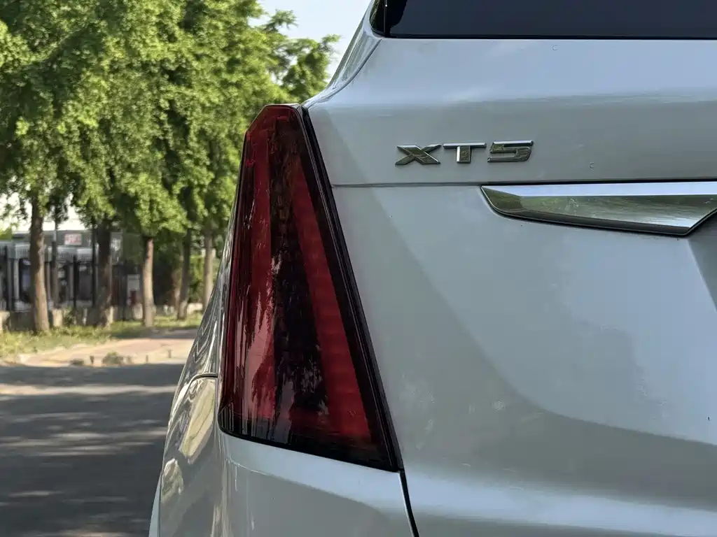 Cadillac XT5 — фото 29