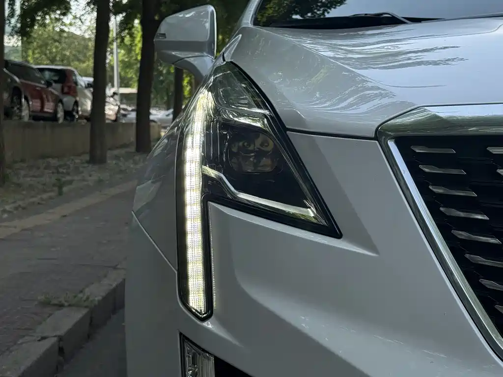 Cadillac XT5 — фото 30