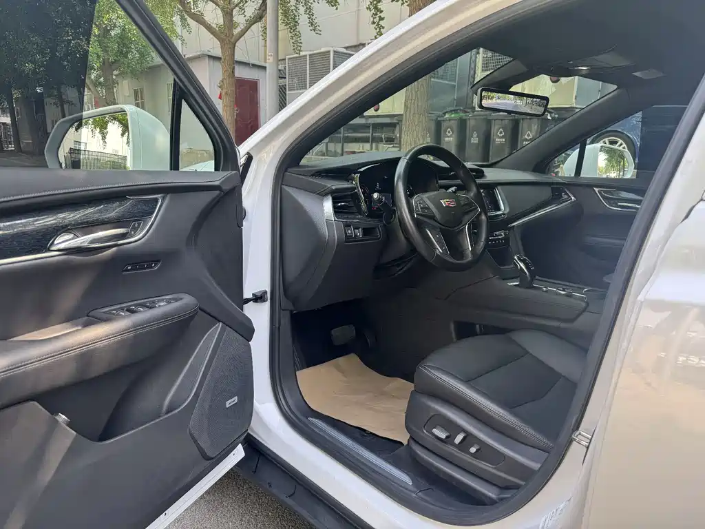 Cadillac XT5 — фото 9