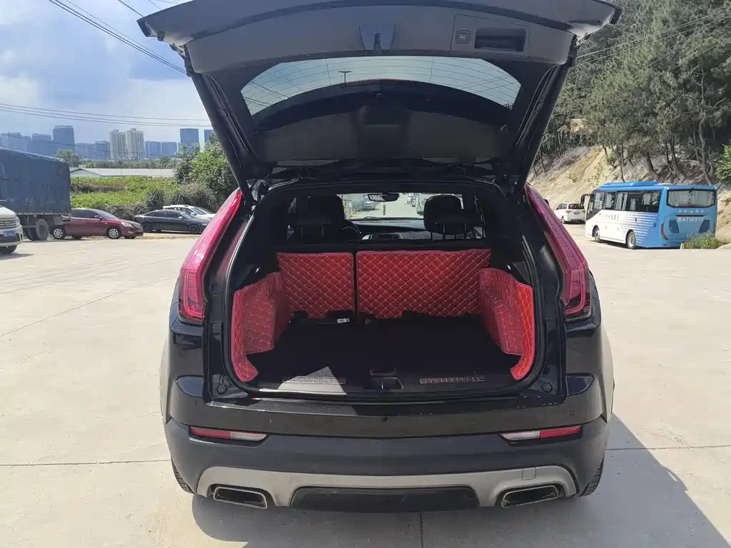 Cadillac XT4 — фото 11