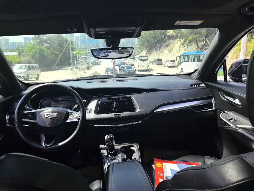 Cadillac XT4 — фото 15