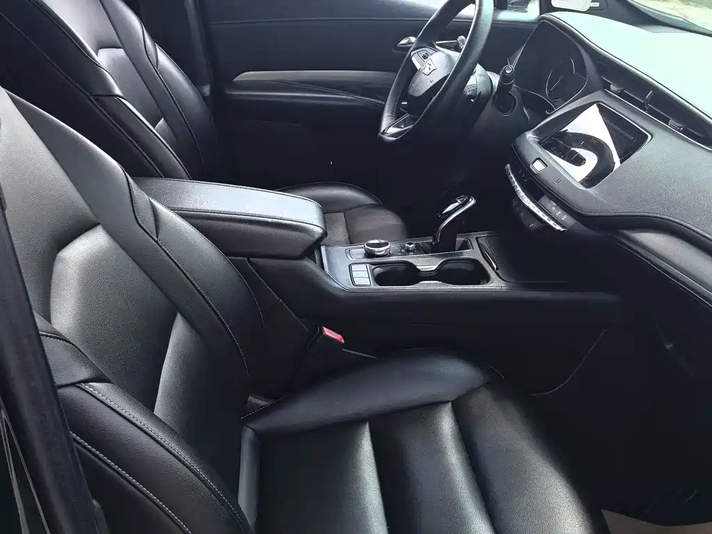 Cadillac XT4 — фото 9