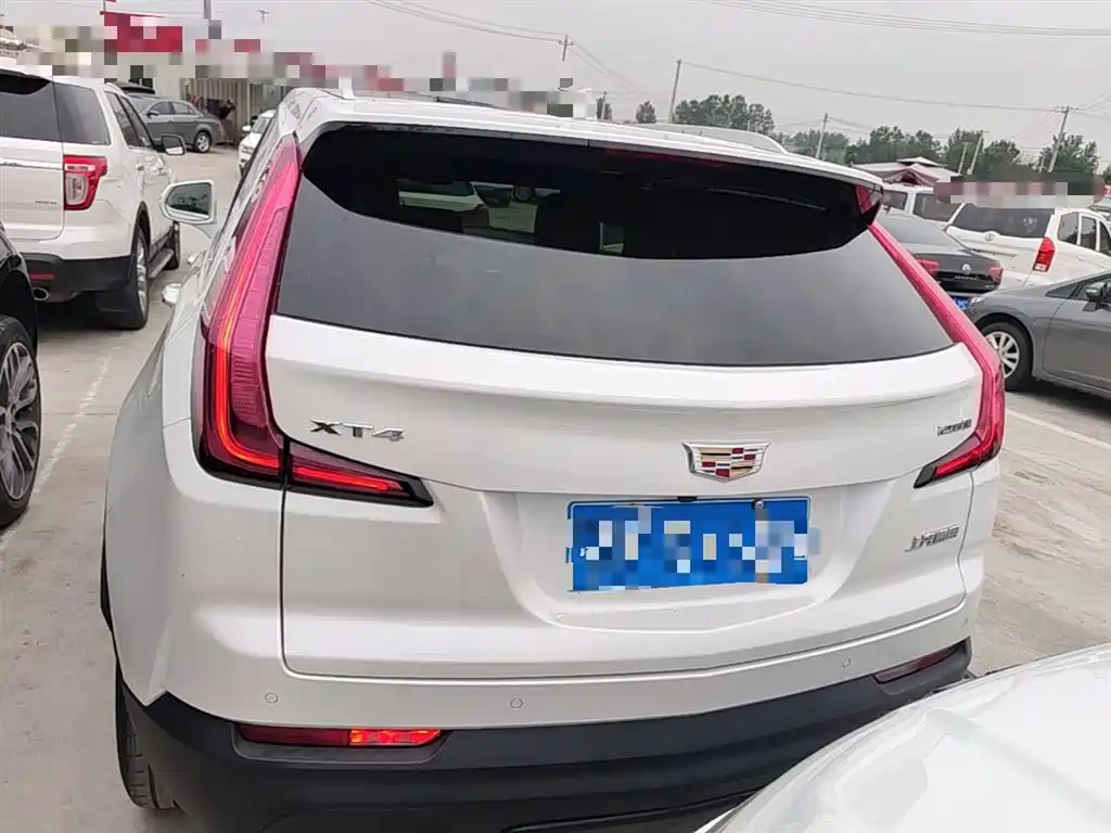 Cadillac XT4 — фото 19