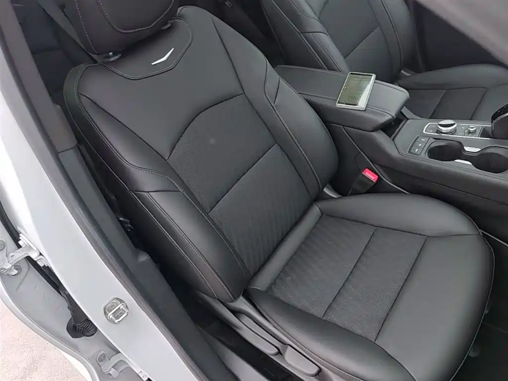 Cadillac XT4 — фото 25