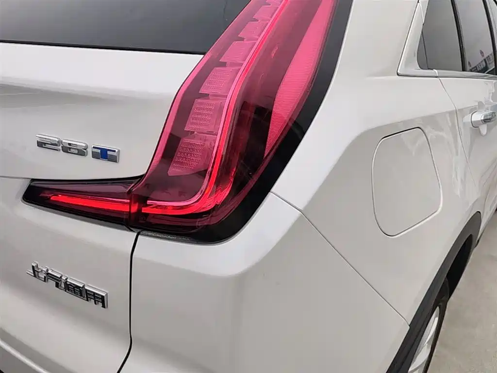 Cadillac XT4 — фото 8
