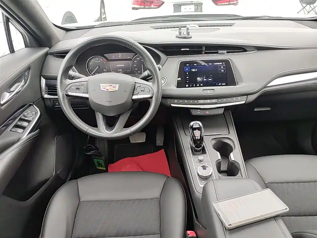 Cadillac XT4 — фото 10