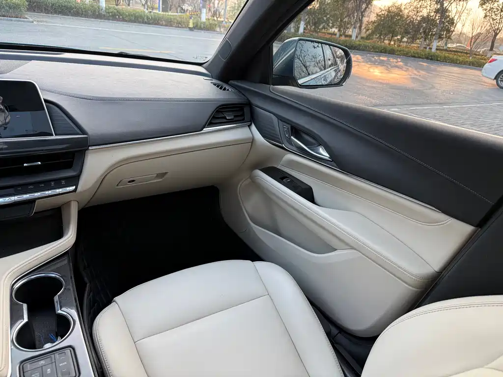 Cadillac CT4 — фото 11
