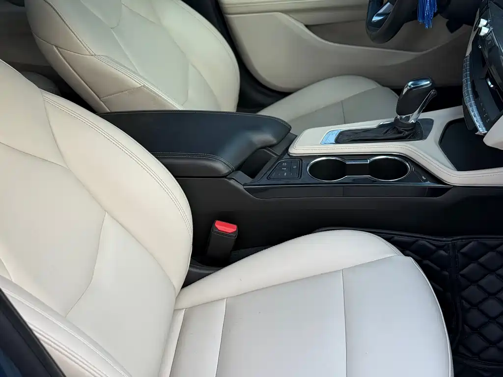 Cadillac CT4 — фото 14