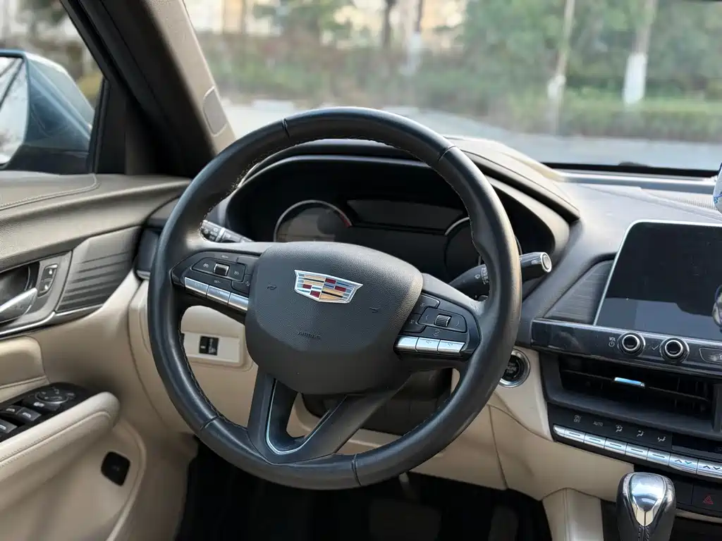 Cadillac CT4 — фото 7