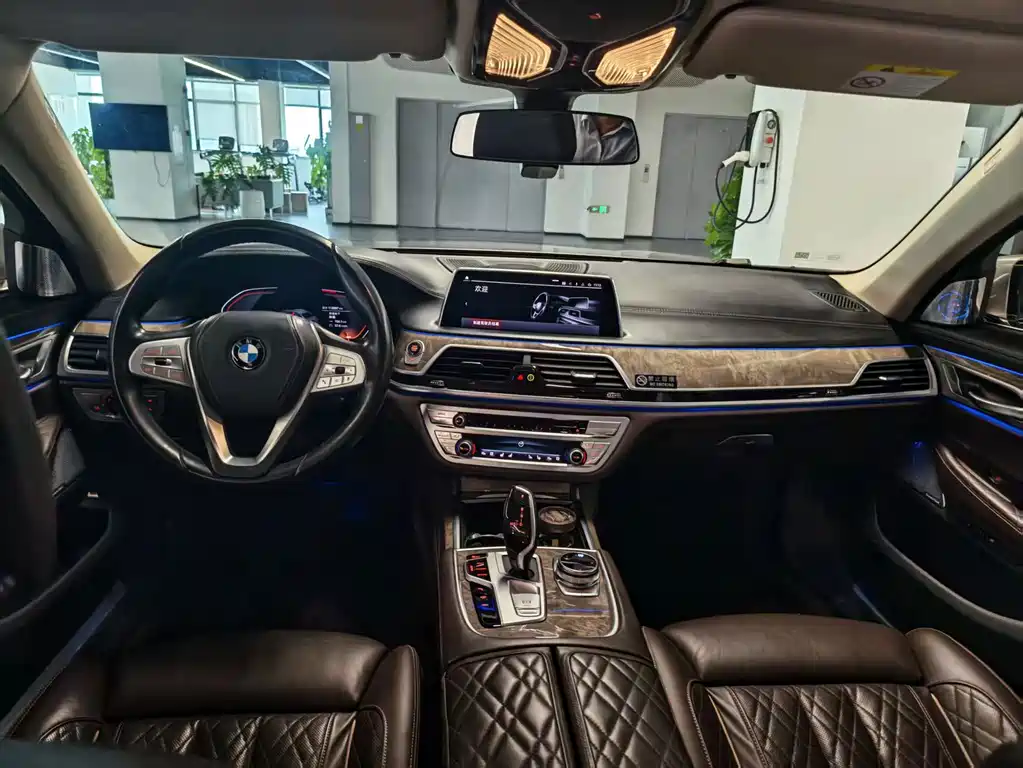BMW 7 Series — фото 11