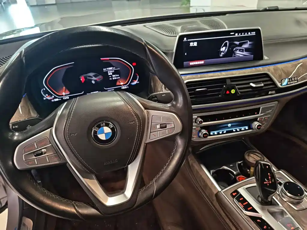 BMW 7 Series — фото 15