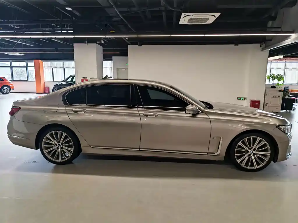 BMW 7 Series — фото 4