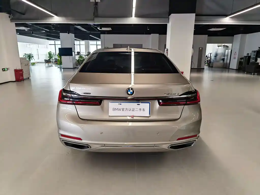 BMW 7 Series — фото 5