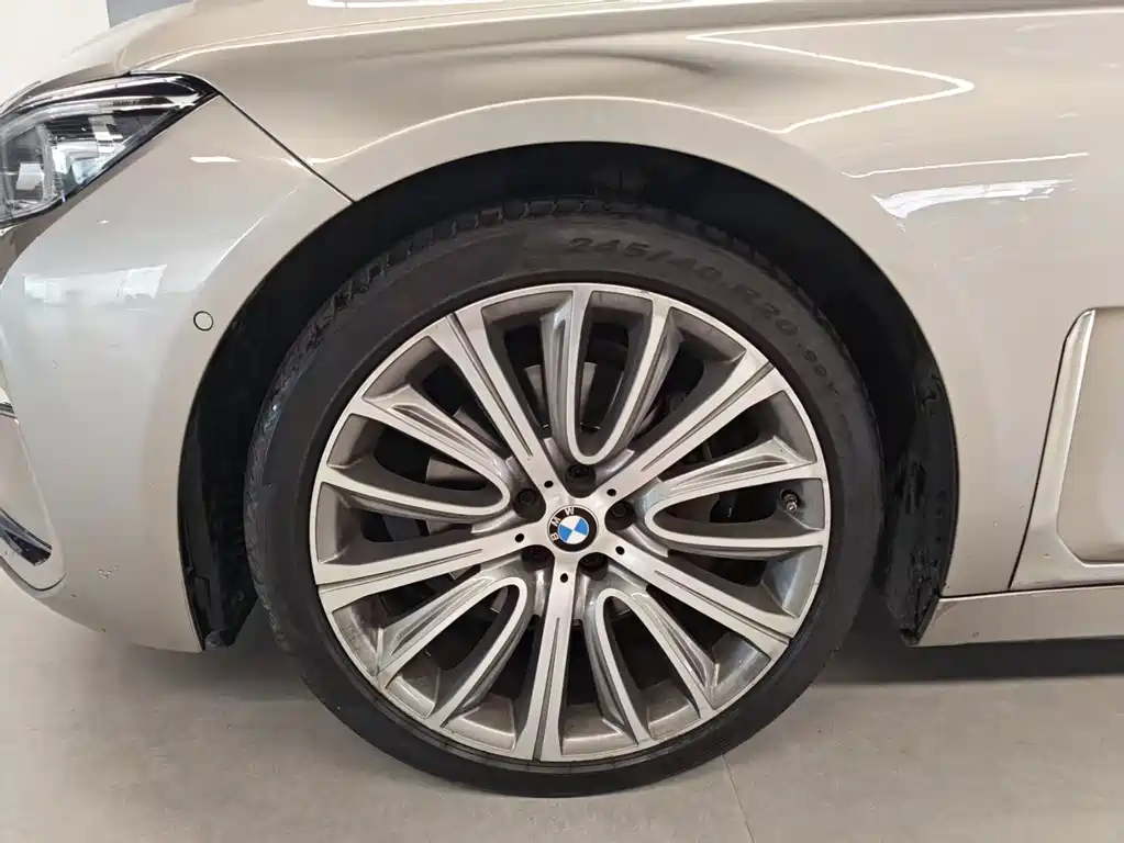 BMW 7 Series — фото 10