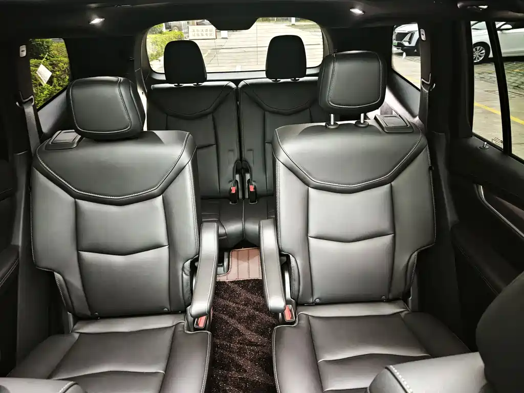 Cadillac XT6 — фото 11