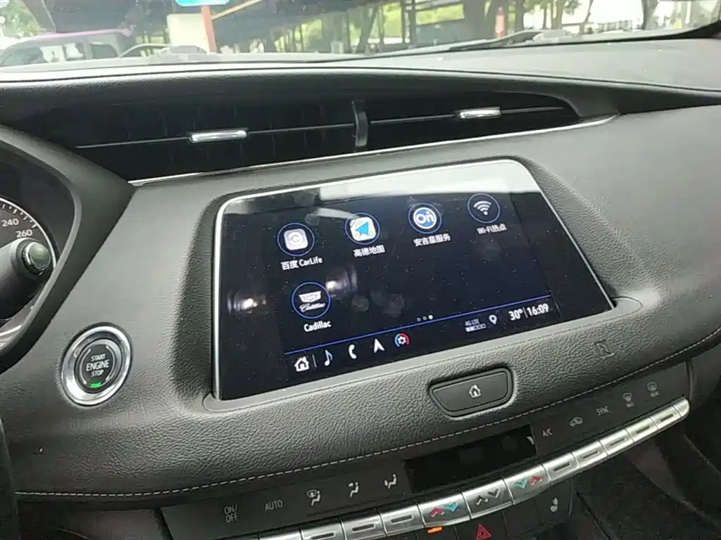 Cadillac XT4 — фото 13