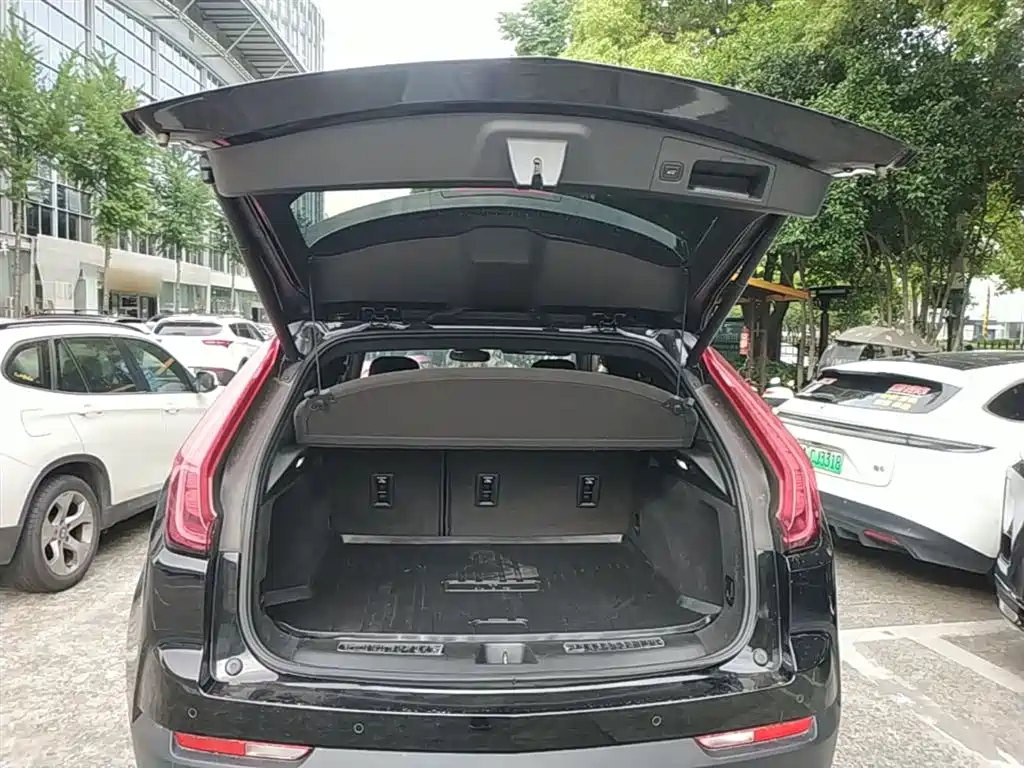 Cadillac XT4 — фото 19